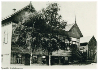 Vuonna 1909 kirjakauppa oli Komeron talon toisessa kerroksessa. 